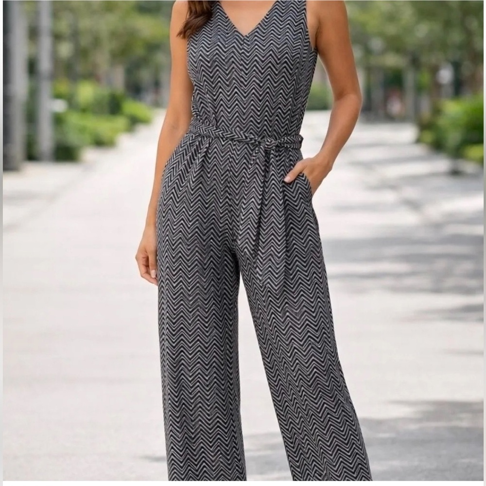 NWT Tahari Chevron Patterned Jumpsuit - Small